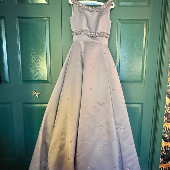 Grey satin ball gown, truly epic! Drunk purchase, my regret, your win! - Picture 3 of 11
